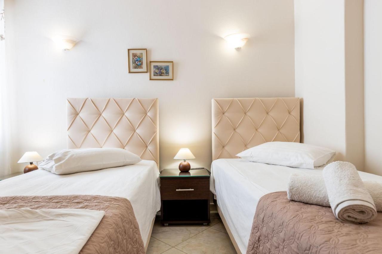 Town House For 6-16 With Ac Villa ปาริเกีย ภายนอก รูปภาพ